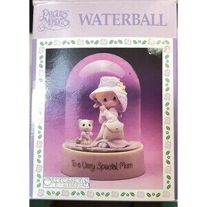 Vintage 1984 Precious Moments to a VERY SPECIAL MOM Snow Globe w/Box